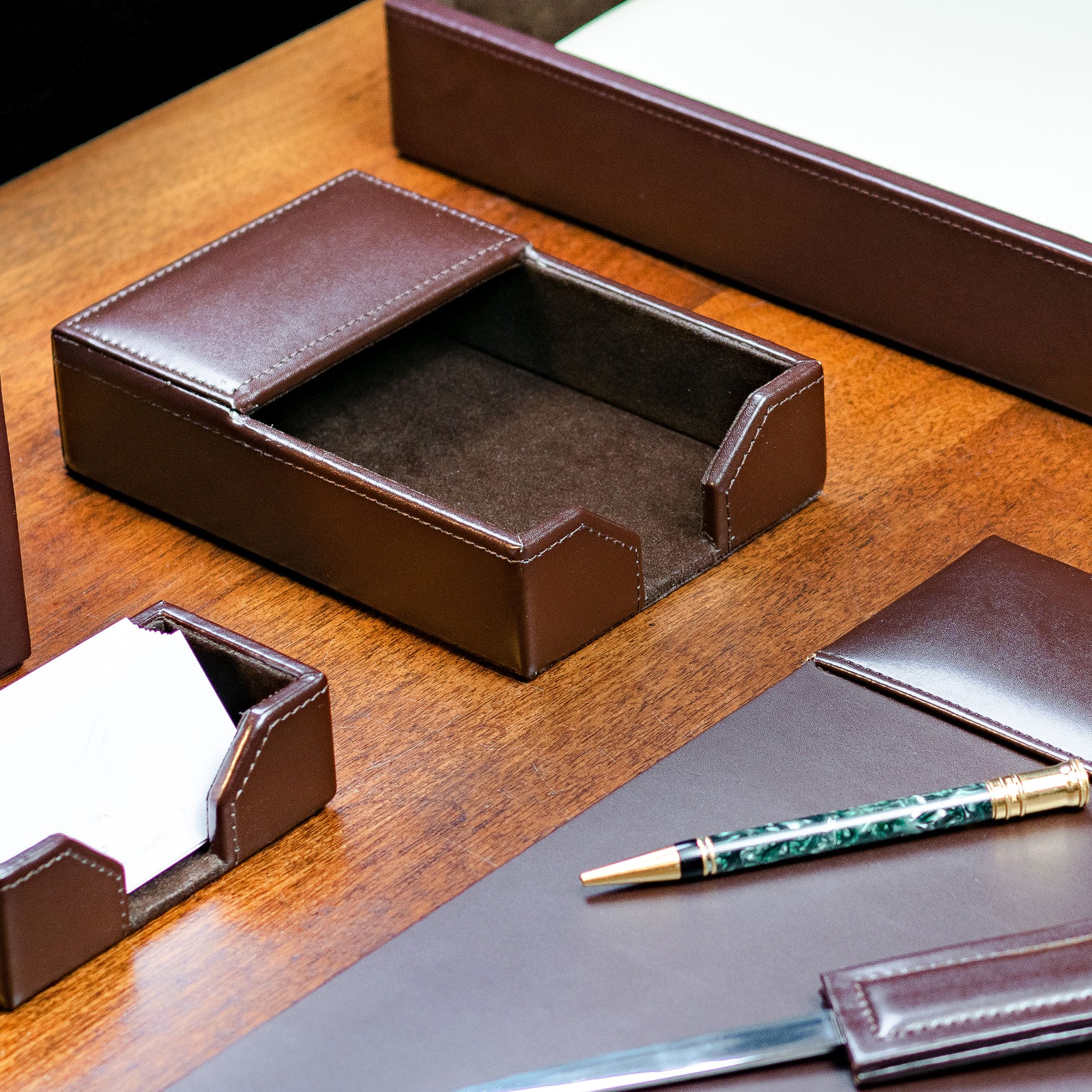 Dark Brown Bonded Leather 4 x 6 Memo Holder Dark Brown Bonded Leather 4 x 6 Memo Holder