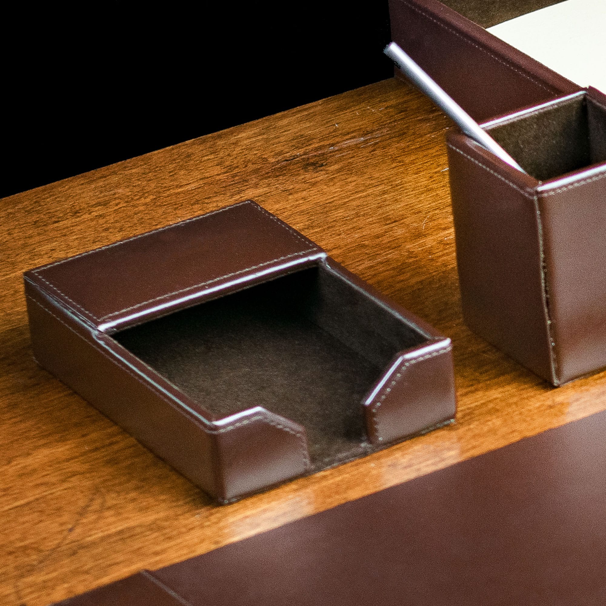 Dark Brown Bonded Leather 4 x 6 Memo Holder Dark Brown Bonded Leather 4 x 6 Memo Holder