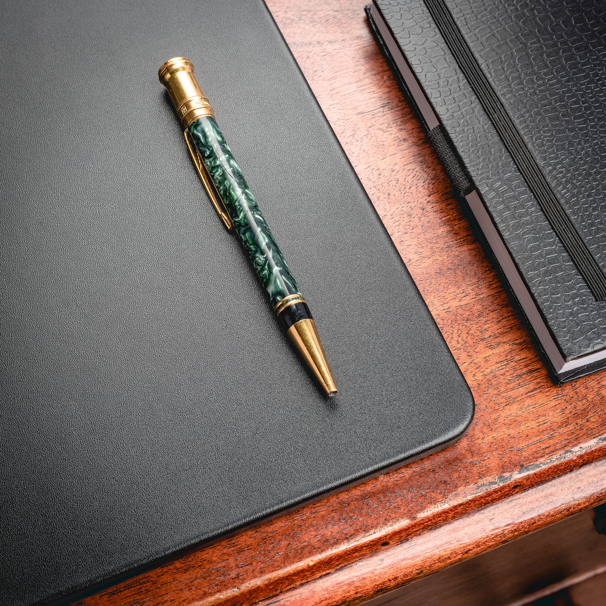 Classic Black Leather 24 x 19 Desk Mat without Rails